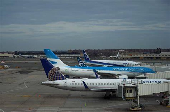 Does United go to JFK